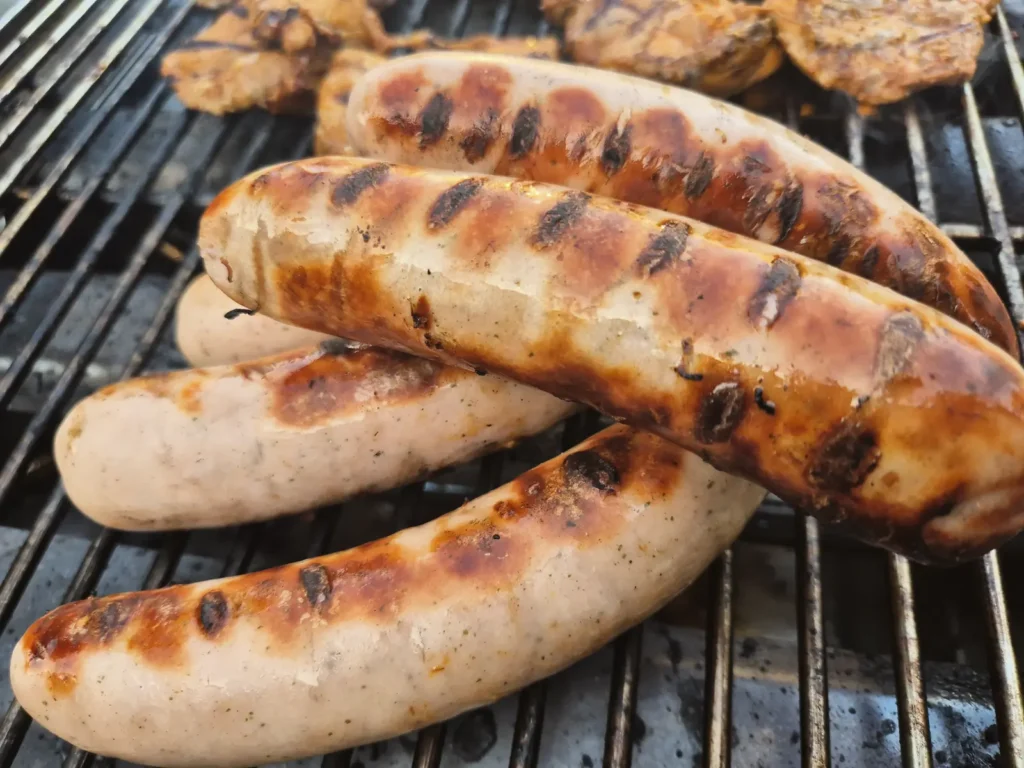 Worsten vers van de grill, met mooie strepen.